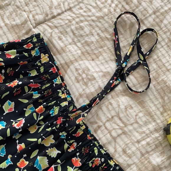 Colorful Floral & Black Cropped Pants - Picture 5 of 7